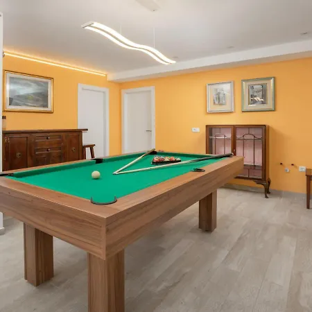 Debora By Interhome Diminići