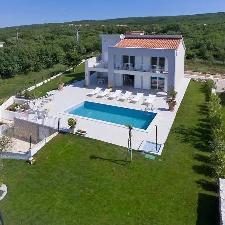 Debora By Interhome