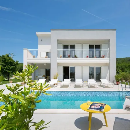 Debora By Interhome